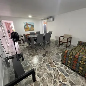 Apartamento Apartamento Comodo En Laureles, Grande, Centrico ,bien Ubicado Apto203, Medellín
