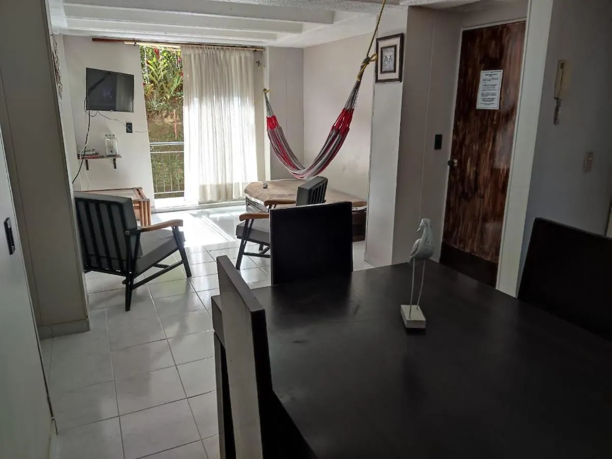 APARTAMENTO 201 AMPLIO Y CÓMODO Medellin 90 MTS