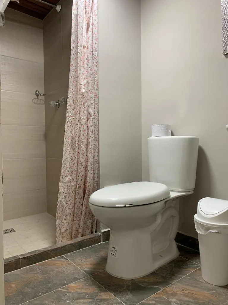 APARTAMENTO 201 AMPLIO Y CÓMODO Medellin 90 MTS