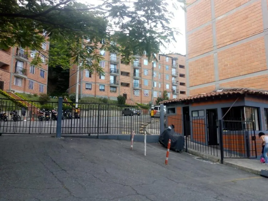 Apartamento 201 Amplio Y Comodo Medellin 90 Mts